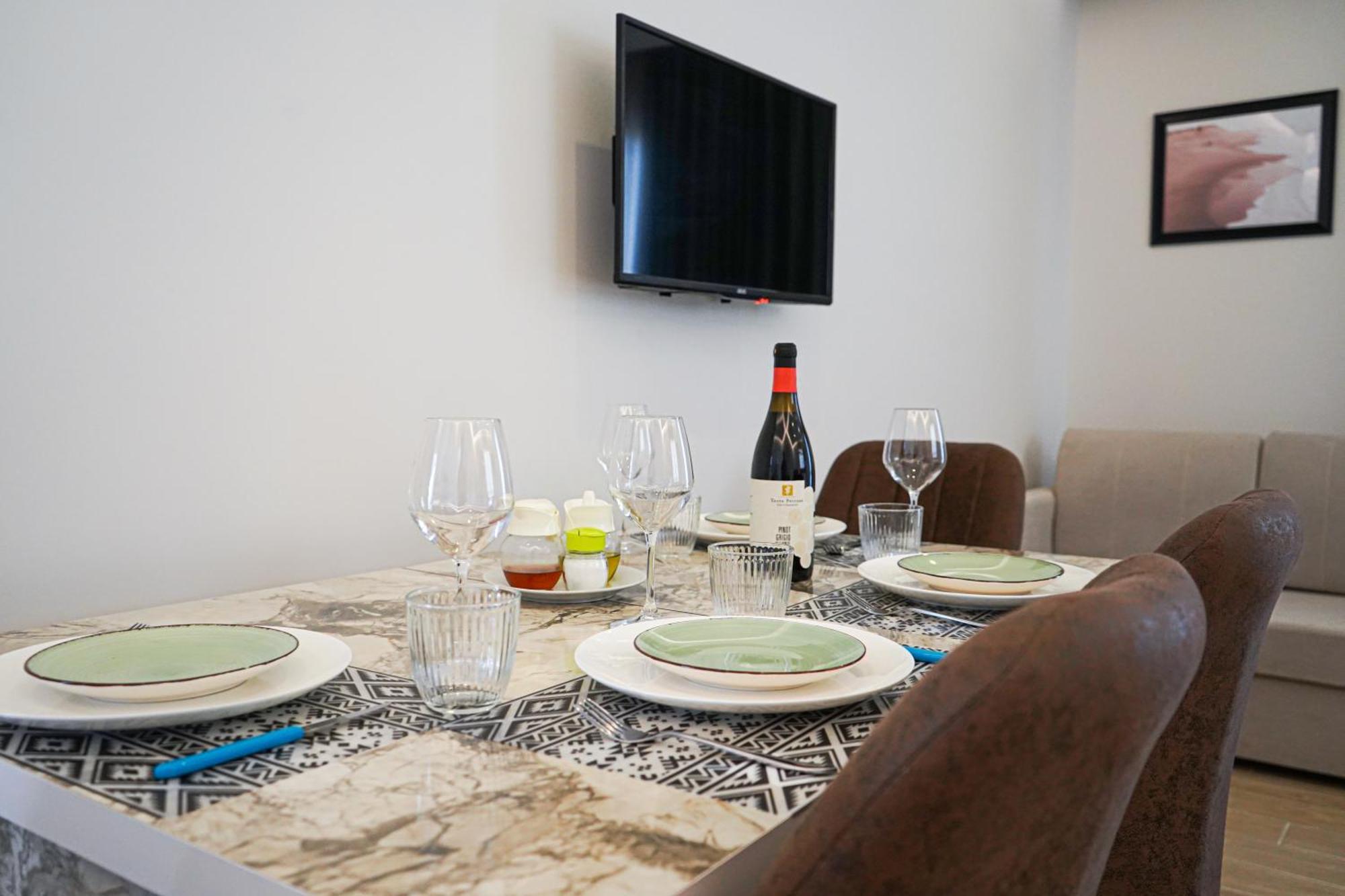 Delmar Apartments Голем Екстериор снимка