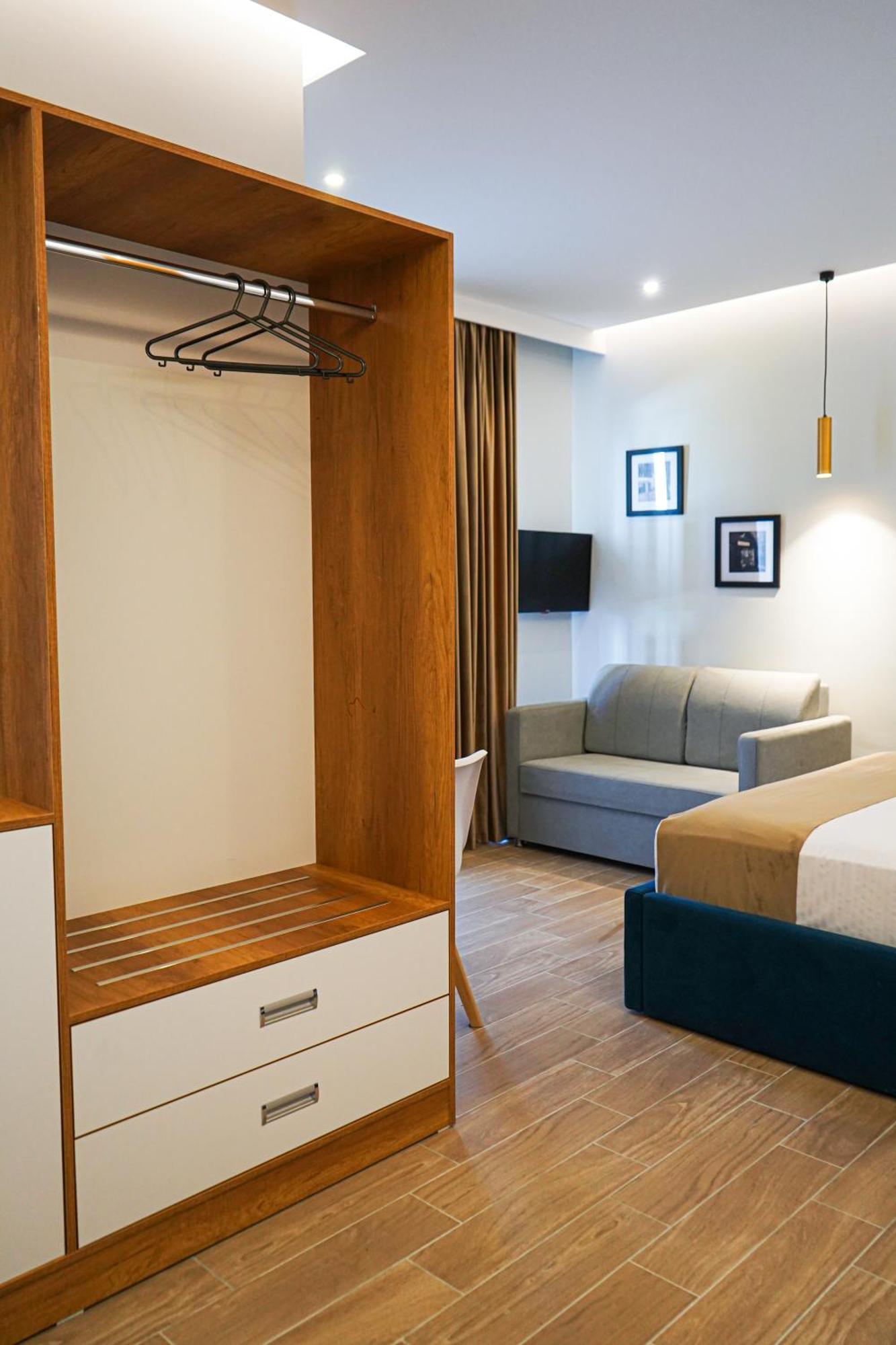 Delmar Apartments Голем Екстериор снимка